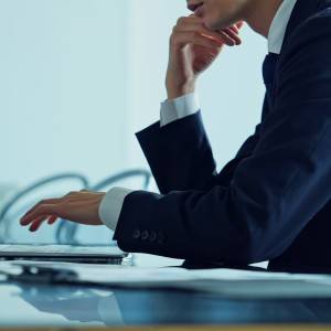 【占い師が語る】静かに結果を出すタイプ。「陰の実力者」が多い誕生日5つ