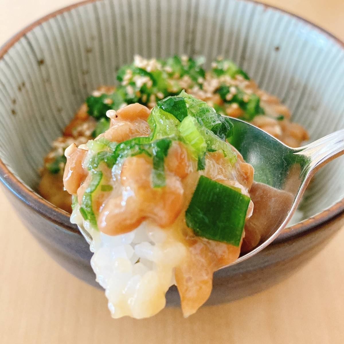 タカノフーズ公式の「納豆とスタミナにんにく味噌和え」のレシピ