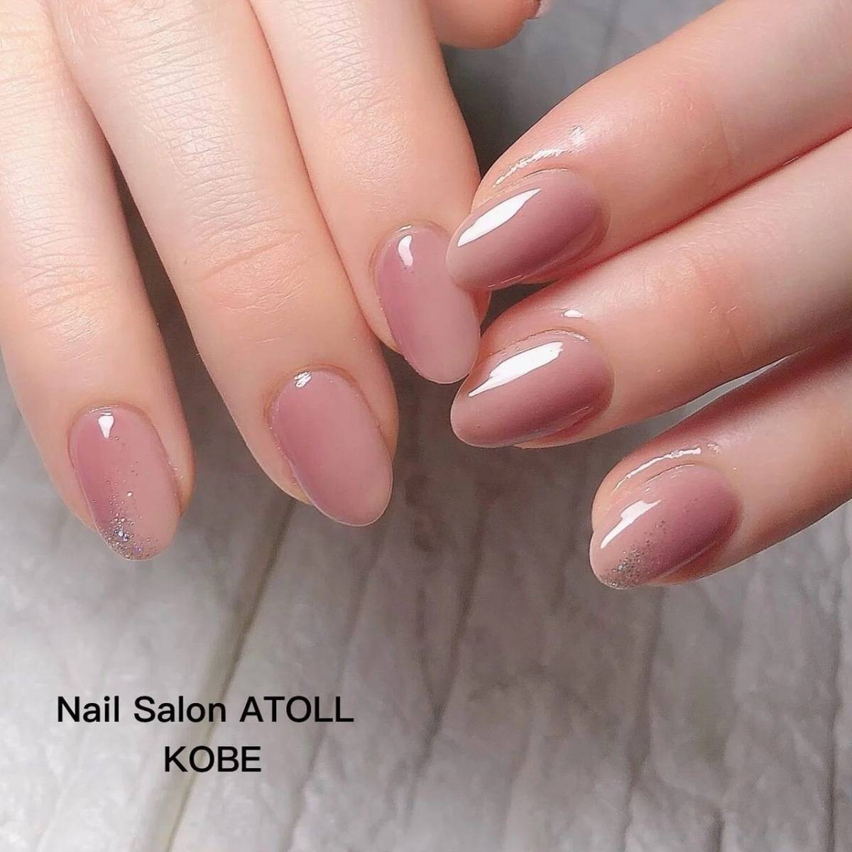 ピンクベージュの縦グラデーション