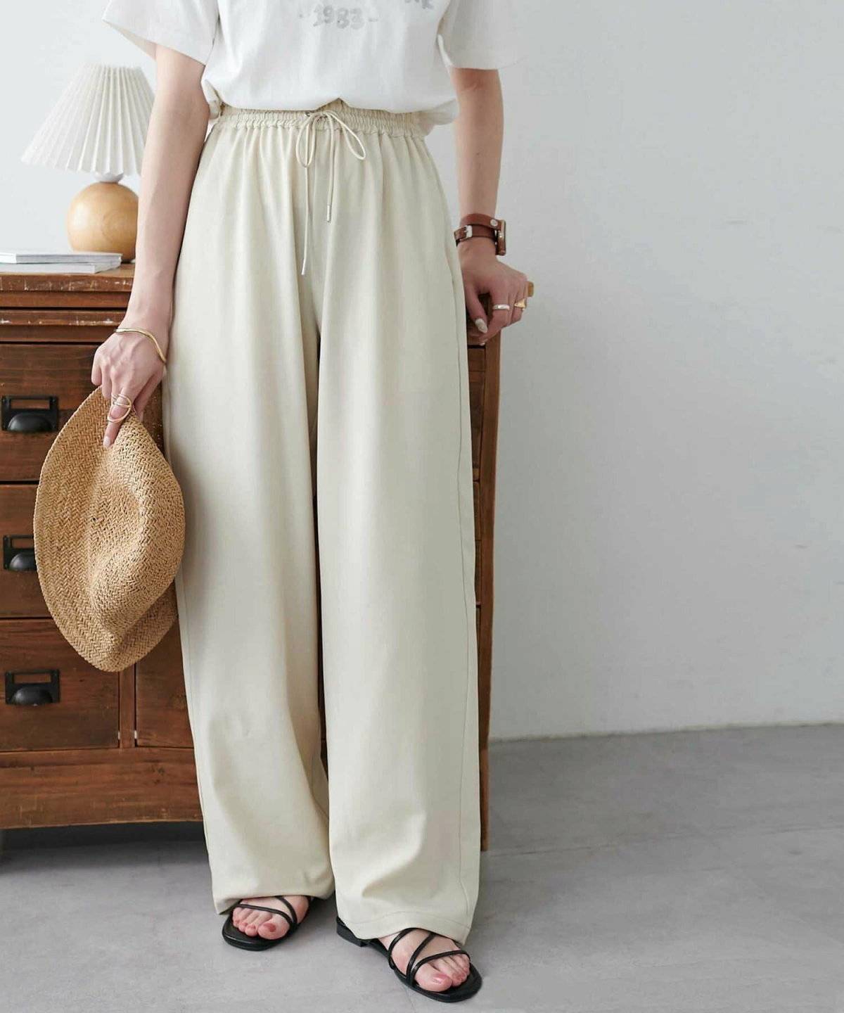 夏コーデの女性