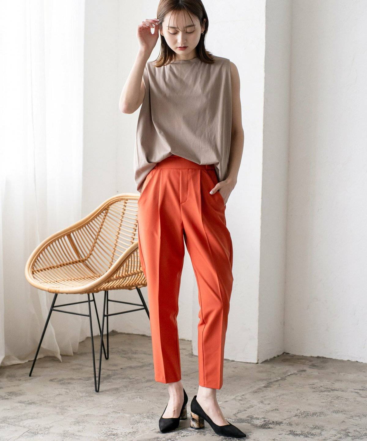 夏コーデの女性