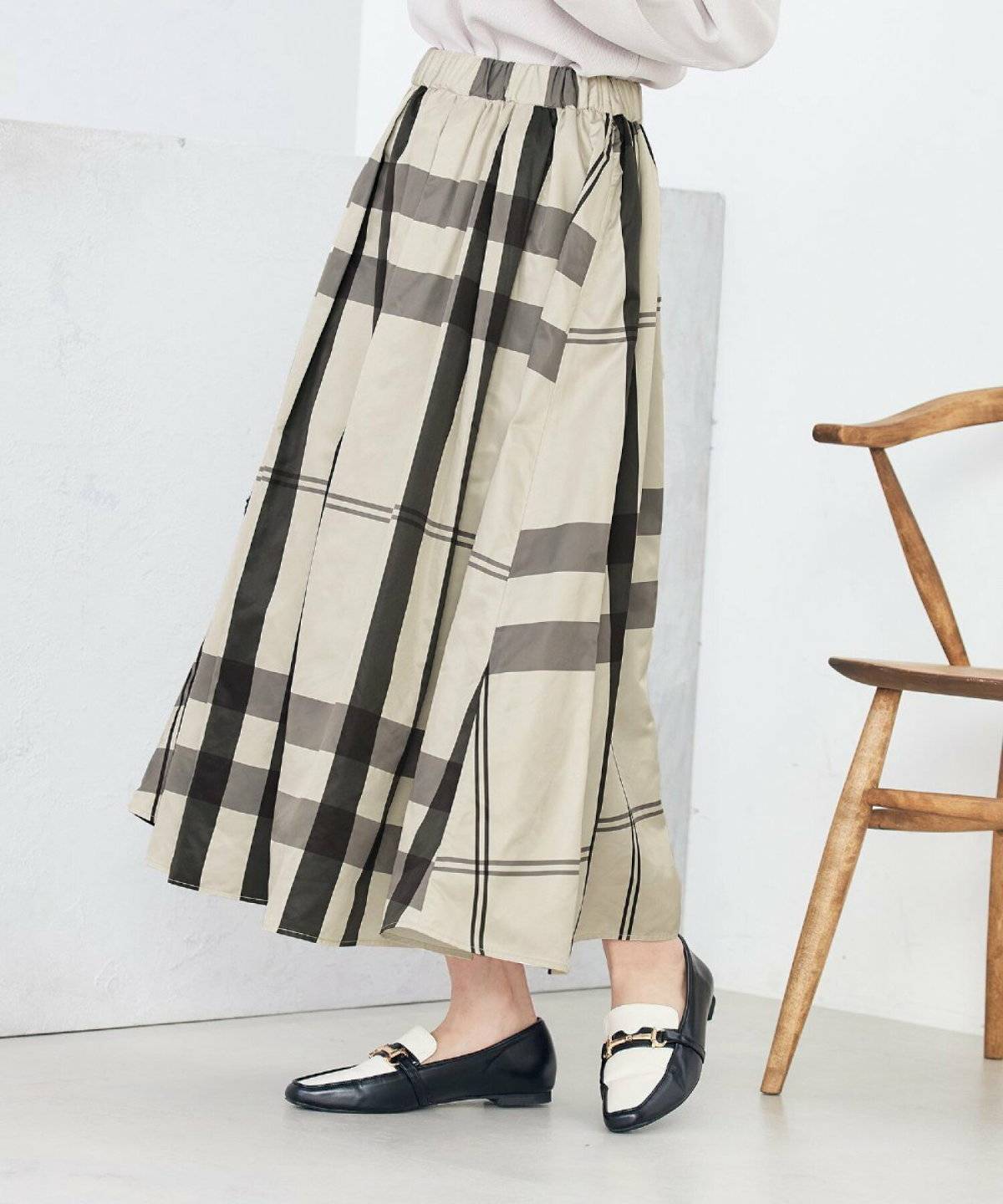 春コーデの女性