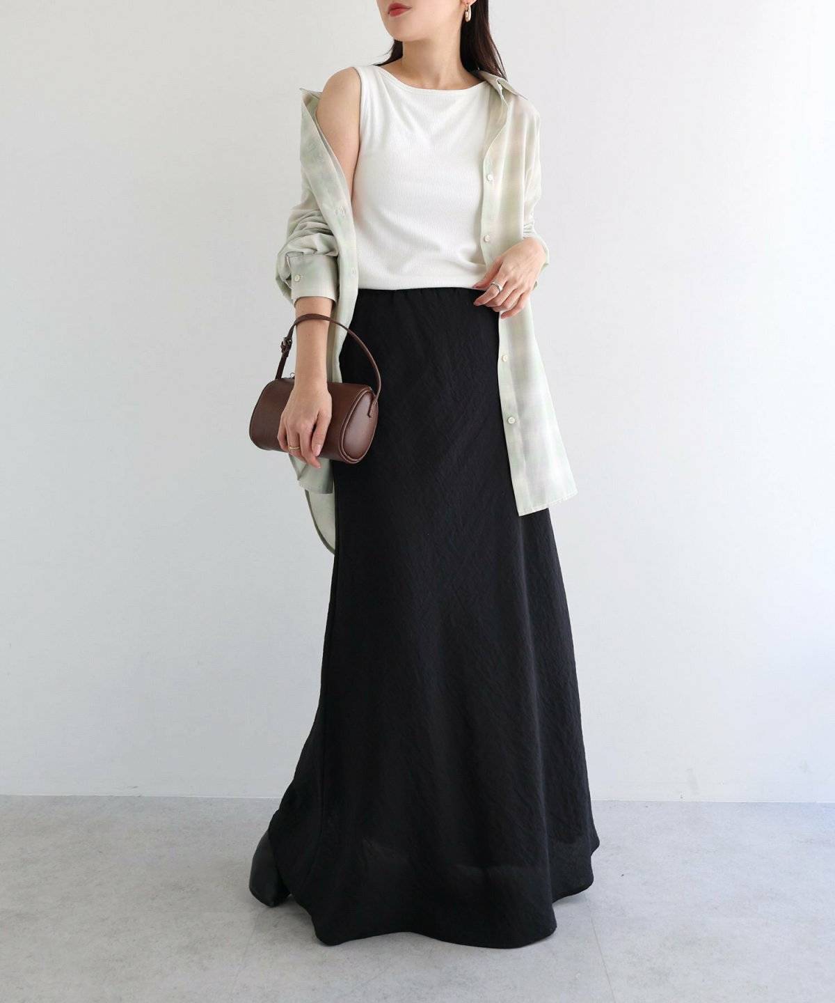 春コーデの女性