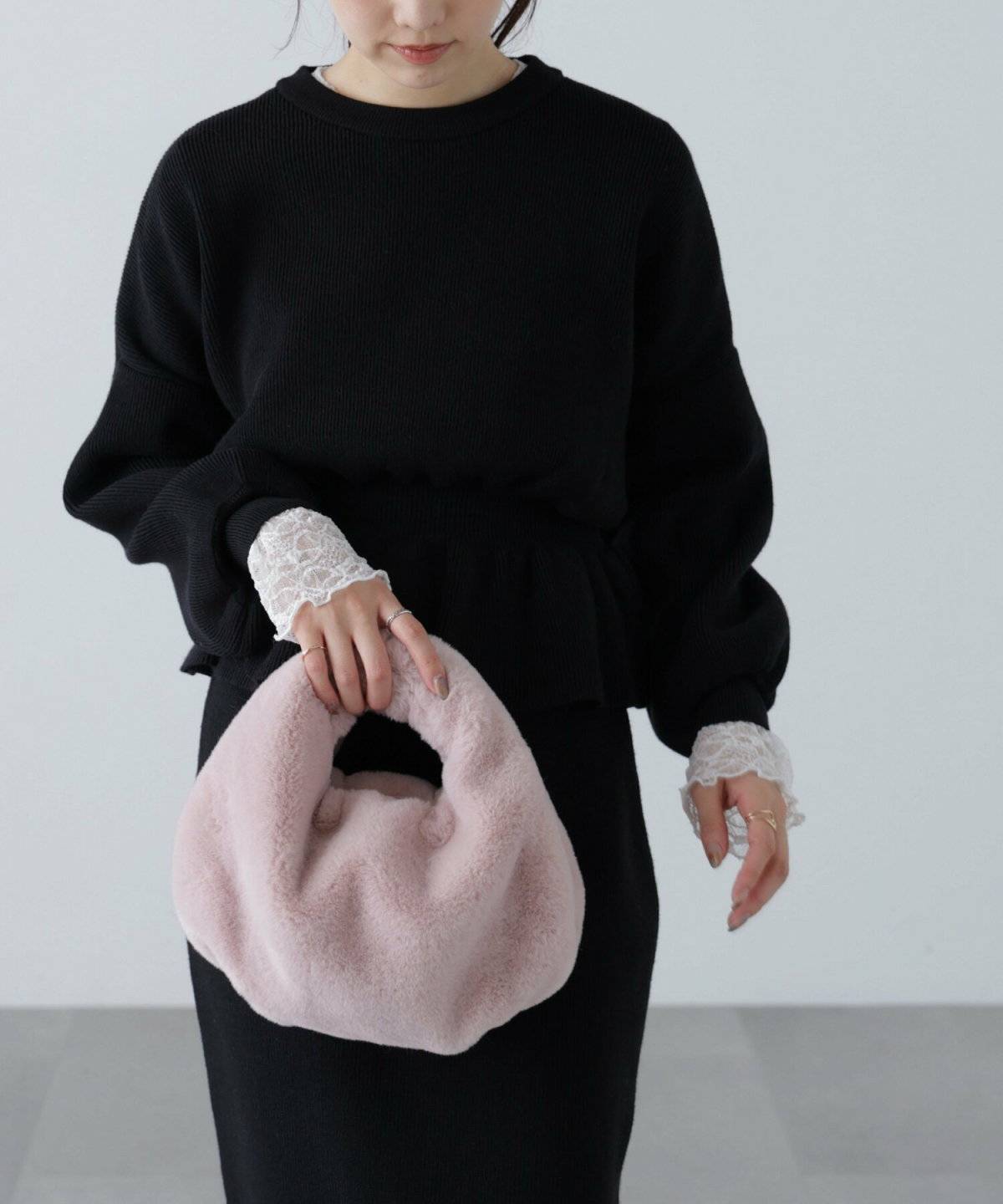 ニットワンピと合わせてモテコーデに