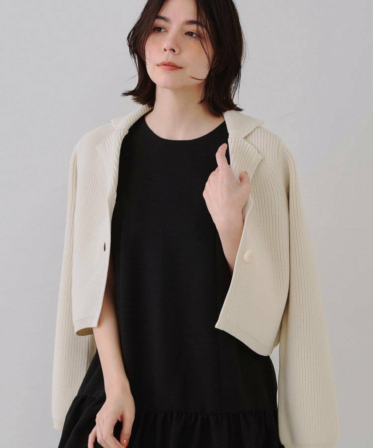 初夏コーデの女性