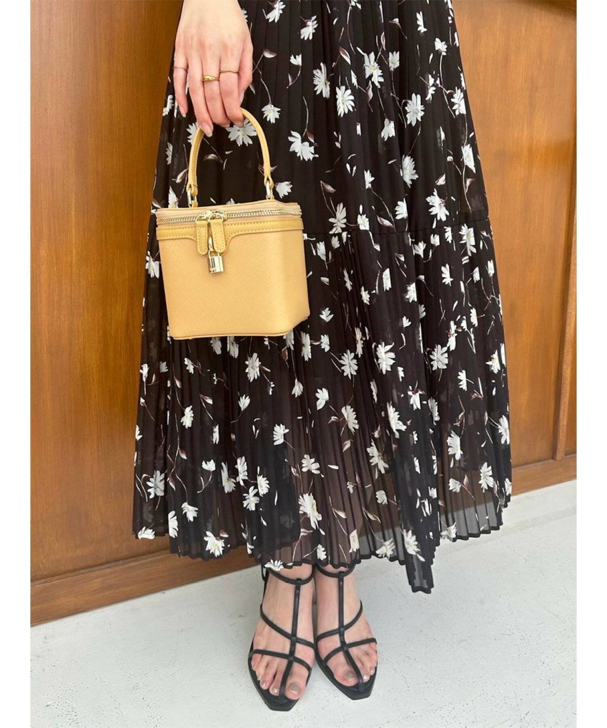 シフォンワンピースコーデ