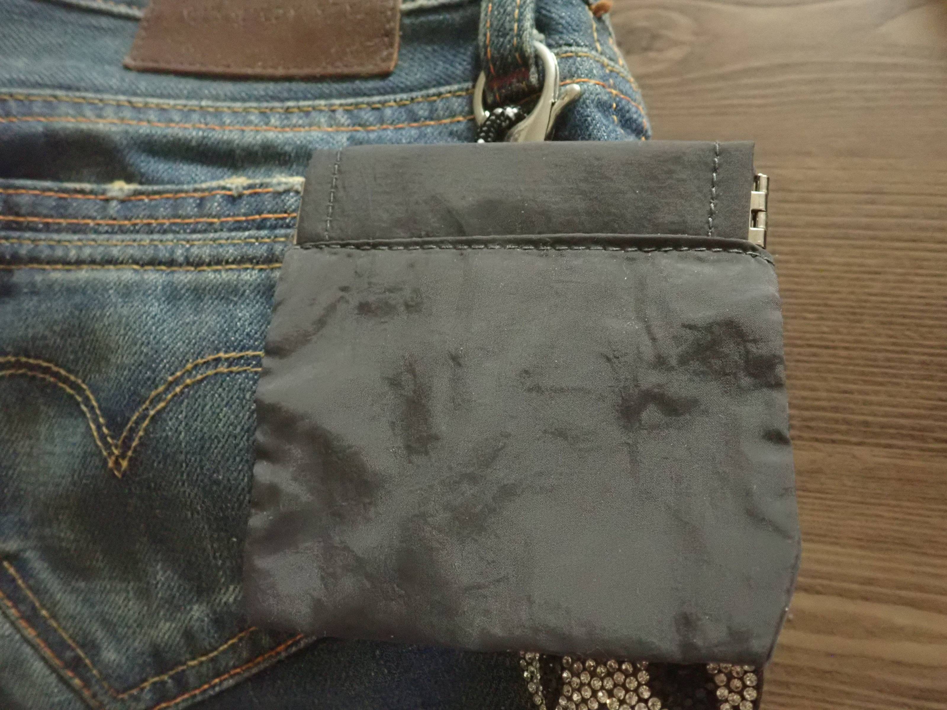 ダイソーのループ付バネ口ポーチ