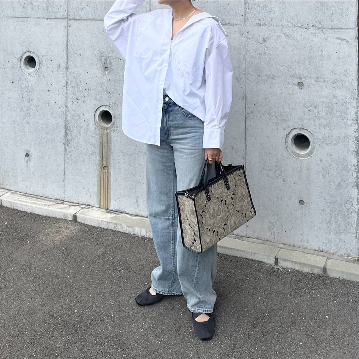 シャツはアシンメトリーに着るのが正解♪