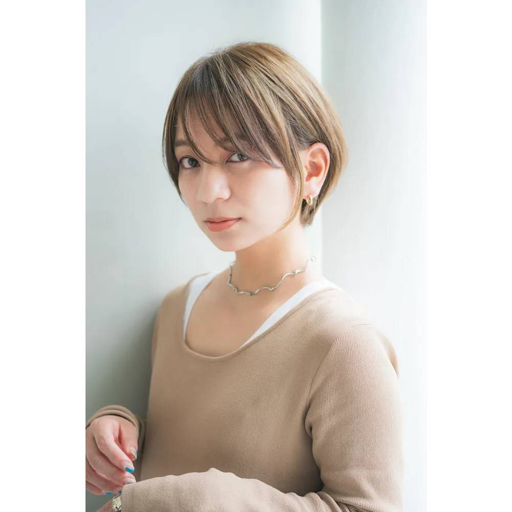 斜めバングのマッシュショート