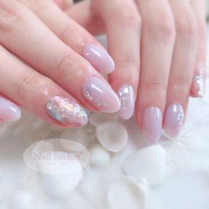 【2026年春】指先に季節感をプラスするやつ。最新ラベンダーネイル5選