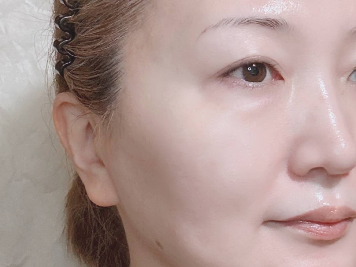 &nd by rom&nd アンドバイロムアンド Greige グレージュシリーズ メロウスキンリキッドファンデーション BE02ナチュラル 塗布前 筆者顔