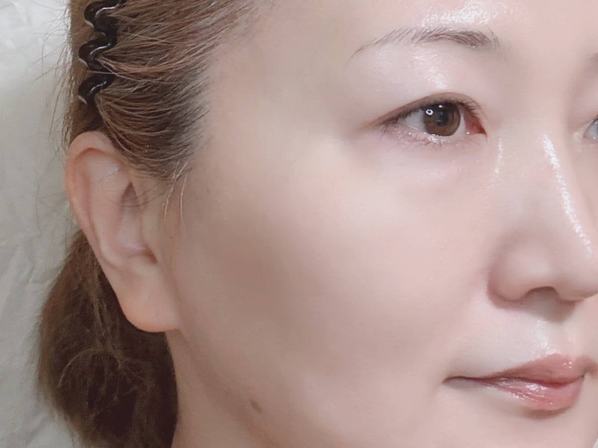 &nd by rom&nd アンドバイロムアンド Greige グレージュシリーズ メロウスキンリキッドファンデーション BE02ナチュラル 塗布後 筆者顔