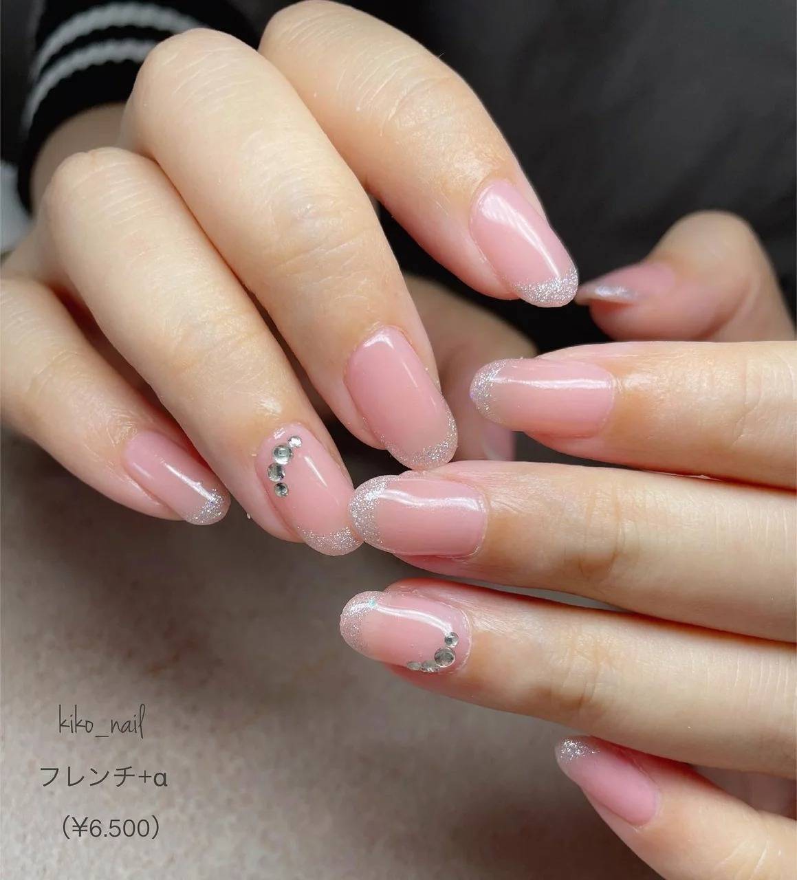 ピンクベースのラメフレンチネイル