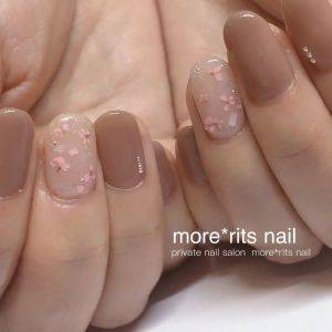 【2026年春】今っぽさ満載のやつ。大人女子向け最新押し花ネイル5選