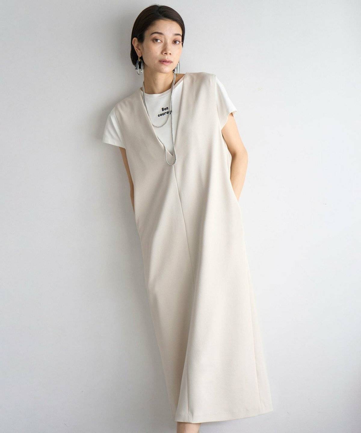 初夏コーデの女性