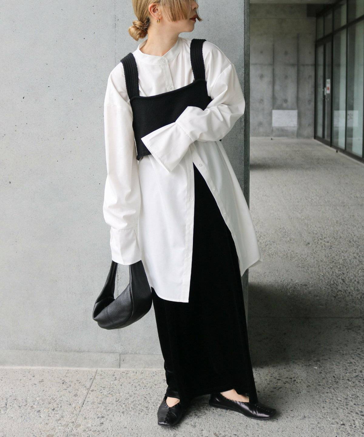 梅雨コーデの女性