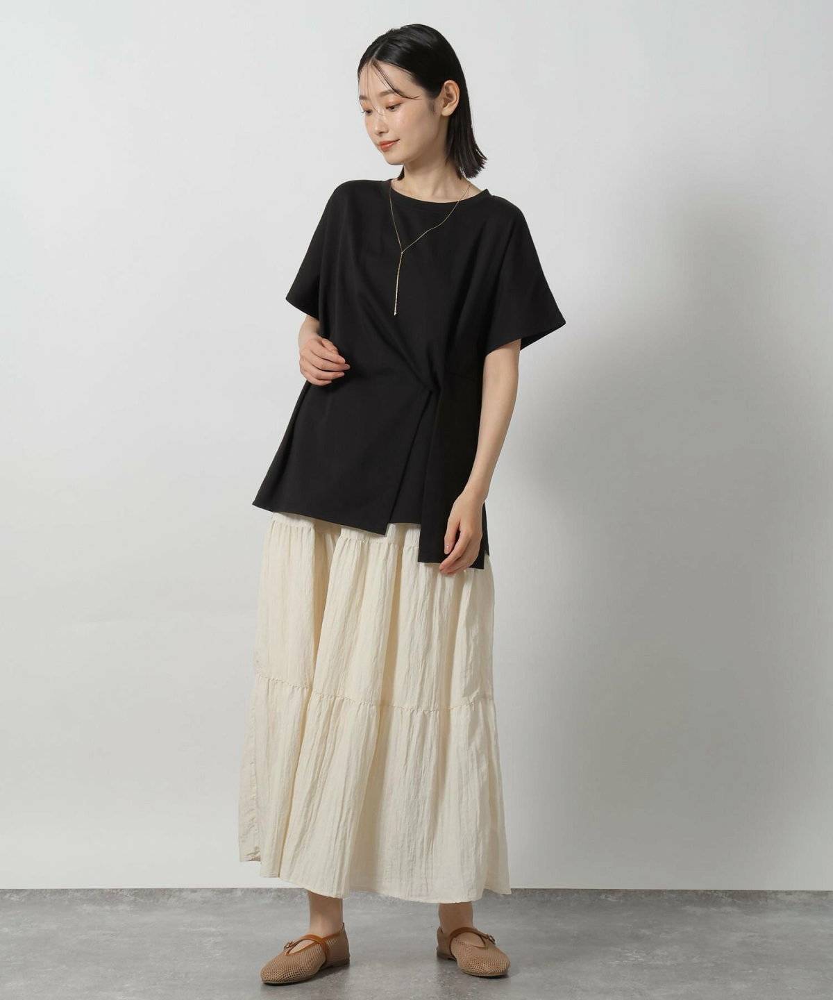 梅雨コーデの女性