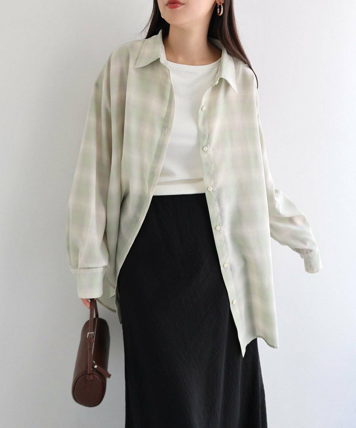 夏コーデの女性