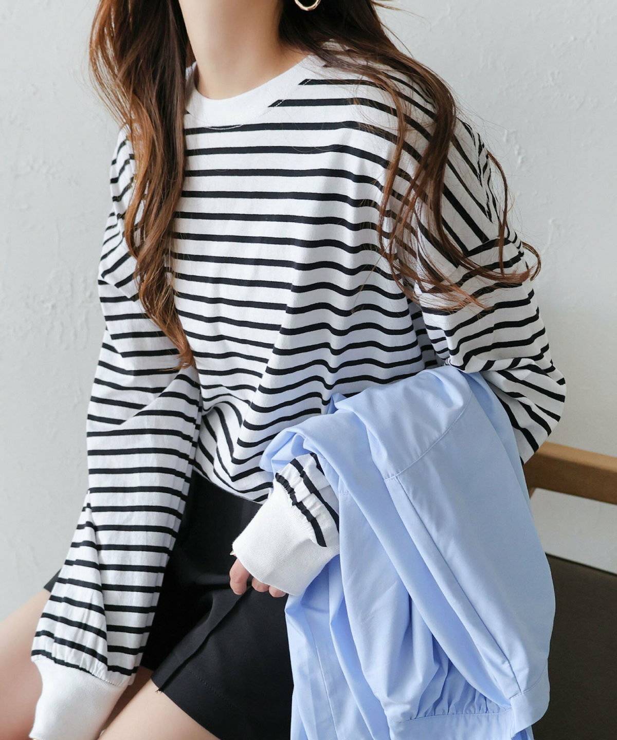 初夏コーデの女性