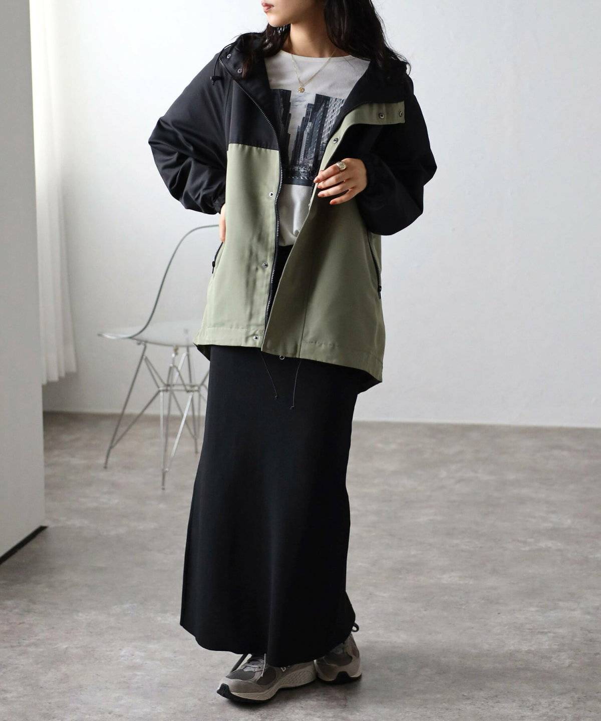 雨の日コーデの女性