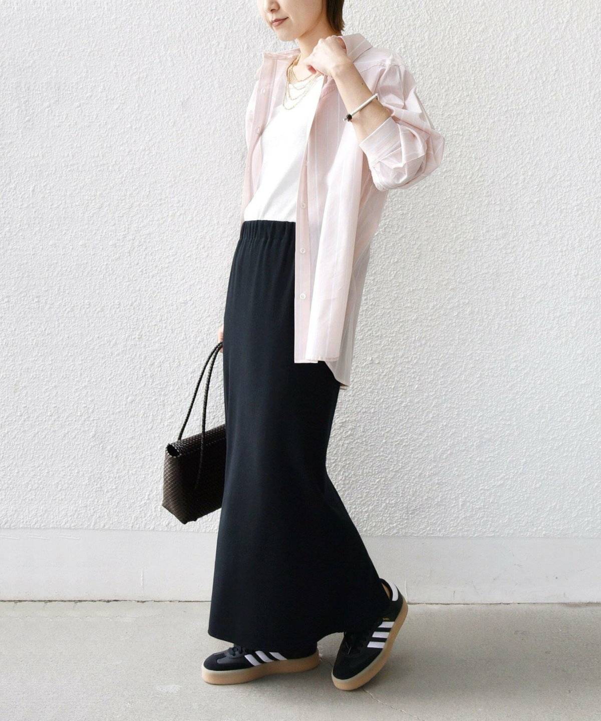 雨の日コーデの女性