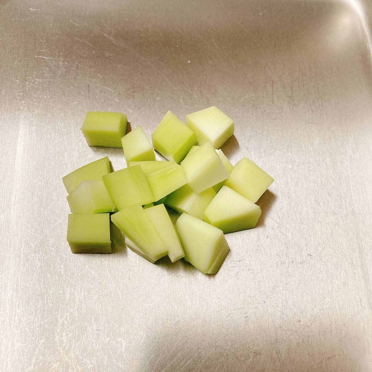 JAグループ公式の「もやしとブロッコリーの芯の梅マヨサラダ」のレシピ