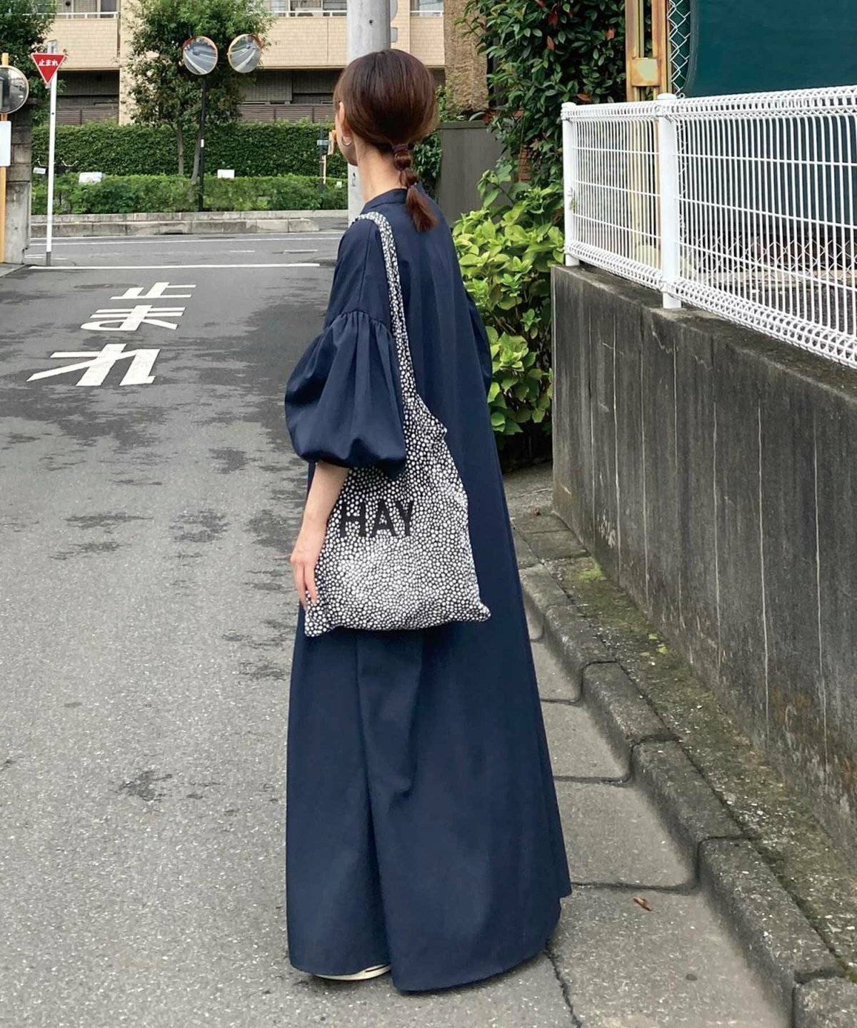 ネイビーのワンピース