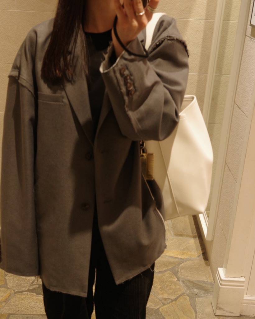 ホワイトレザーのバケツバッグ