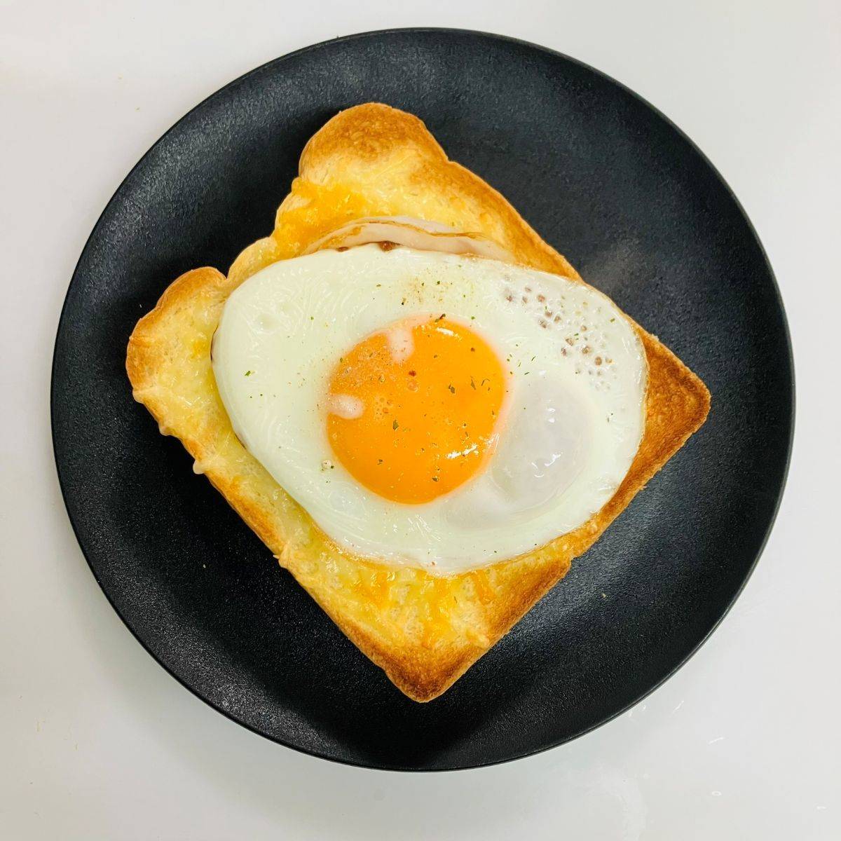 ヤマザキ公式の「ベーコンエッグチーズトースト」のレシピ