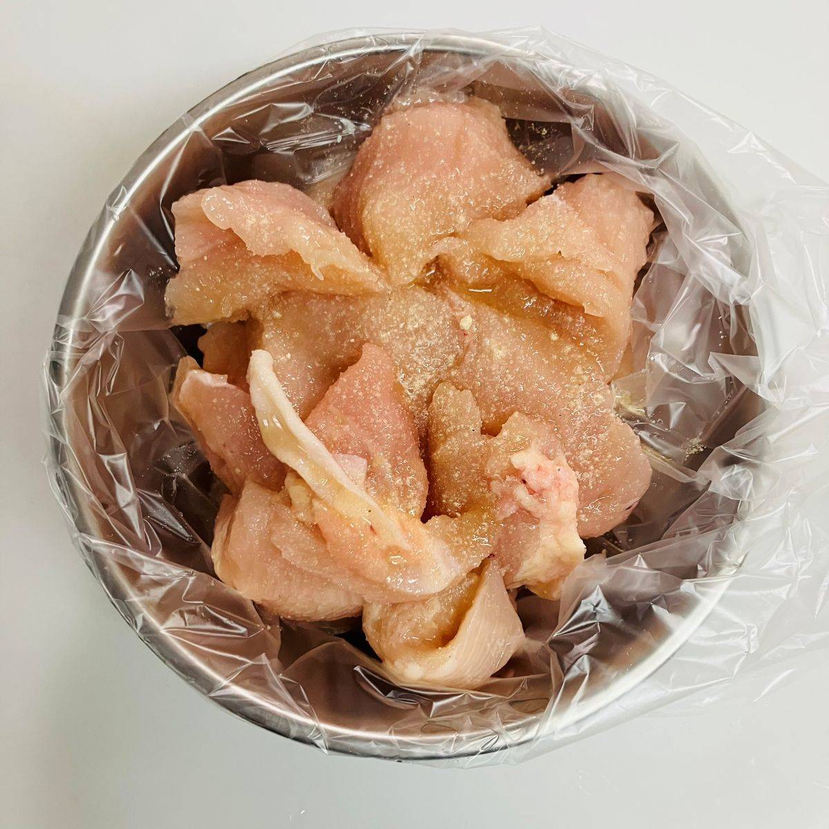 ヤマキ公式の「鶏むね肉とキャベツのふわとろ卵だし炒め」のレシピ