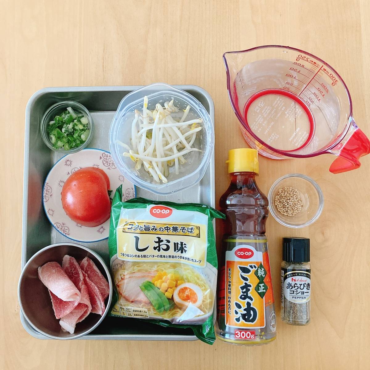 JAグループ公式の「もやしとニラのトマトラーメン」のレシピ