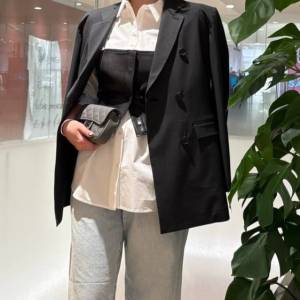 伸びる素材で美シルエットキープ。着心地最高の「ダブルストレッチジャケット」