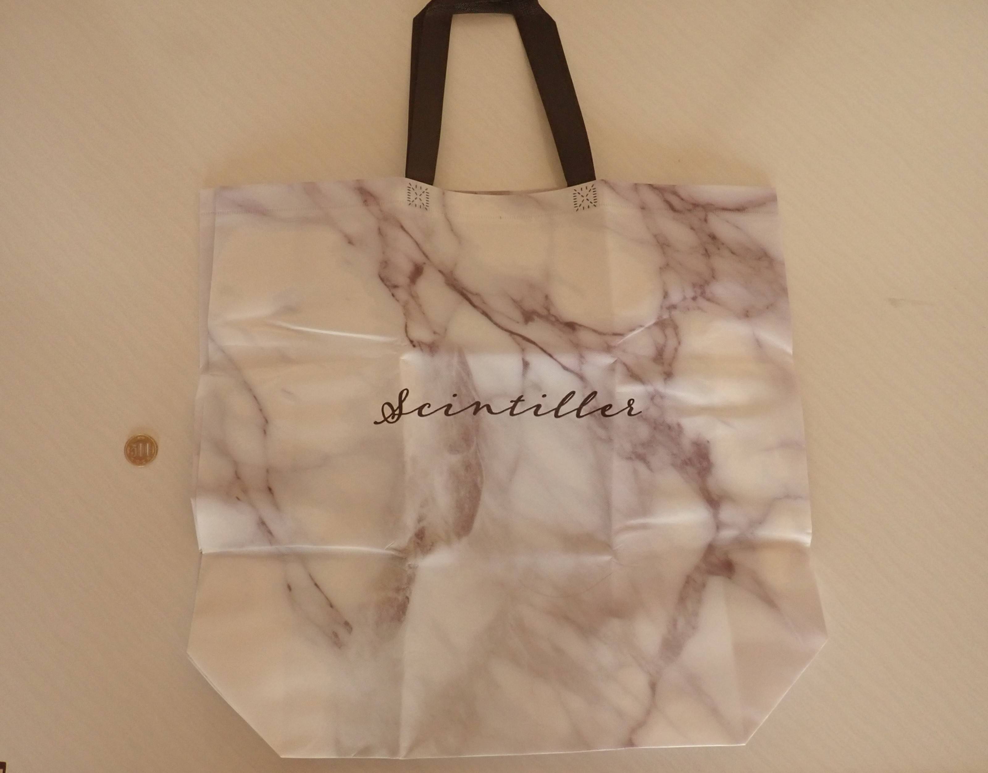 ダイソーの不織布バッグ(マーブル柄)