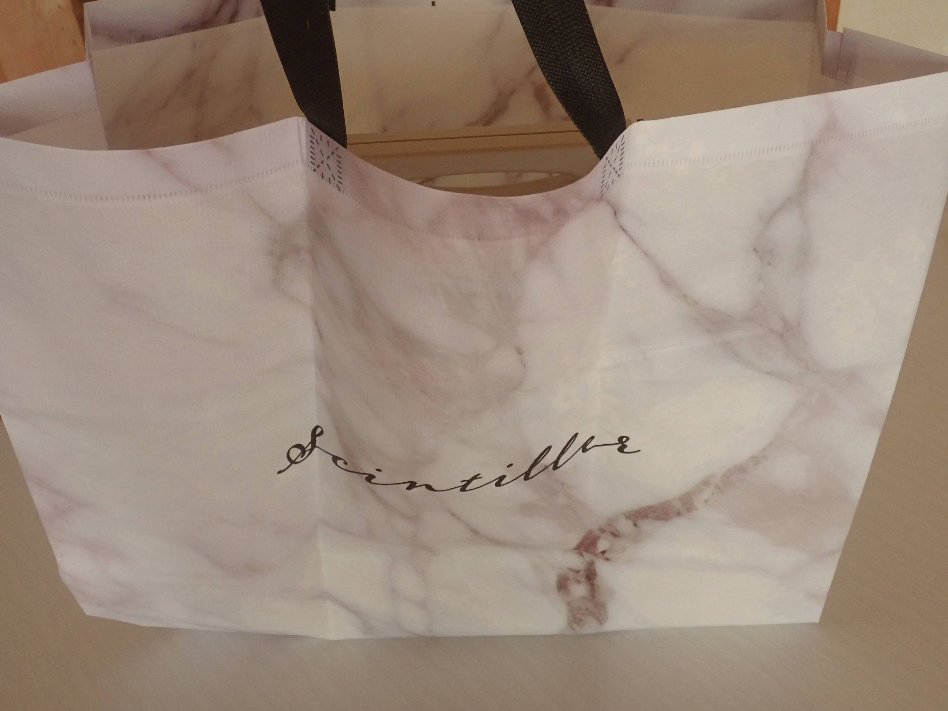 ダイソーの不織布バッグ(マーブル柄)