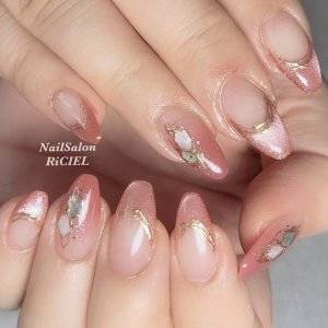 【2026年春】明るめカラーで垢抜ける。最新オレンジピンクネイル5選