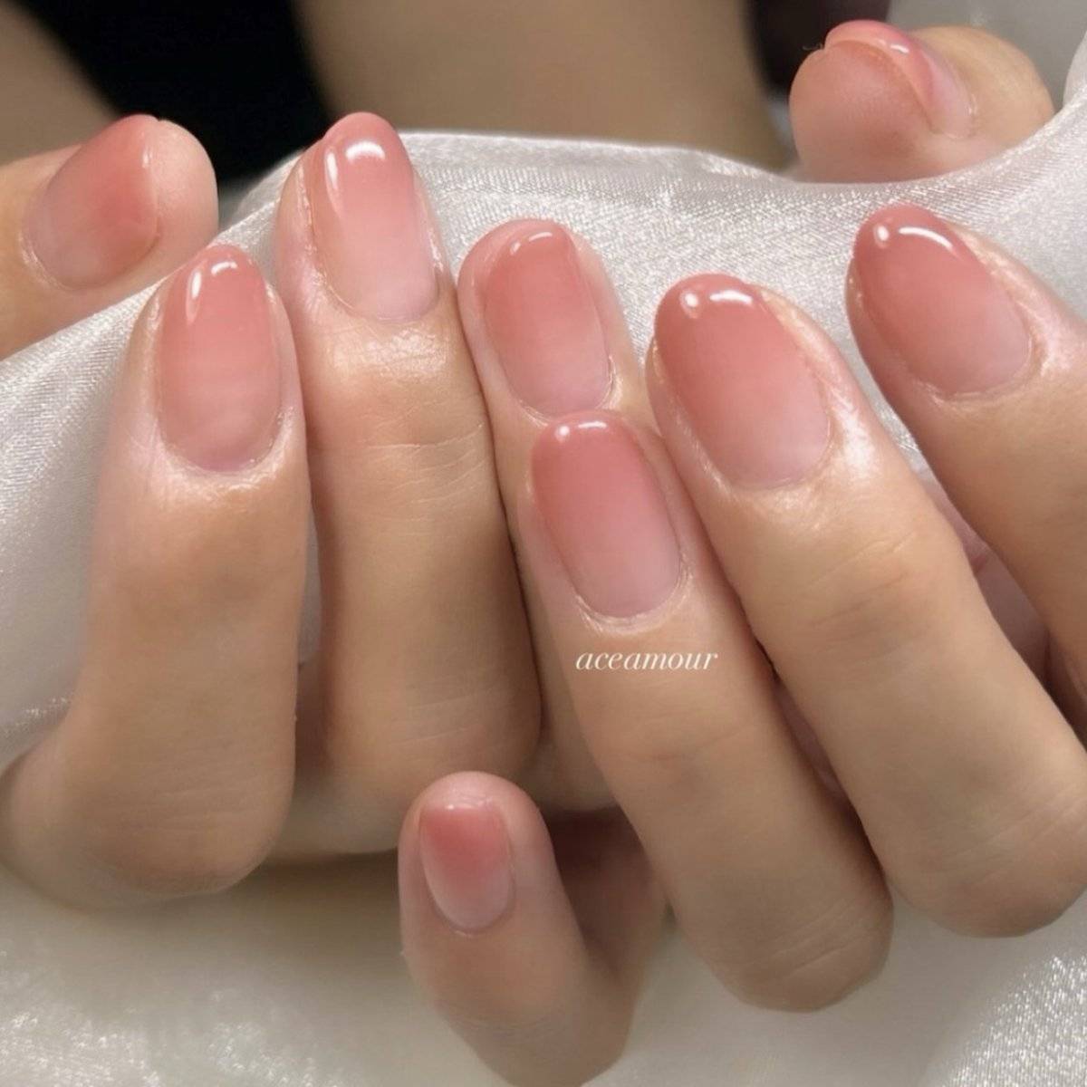 透け感ピンクネイル