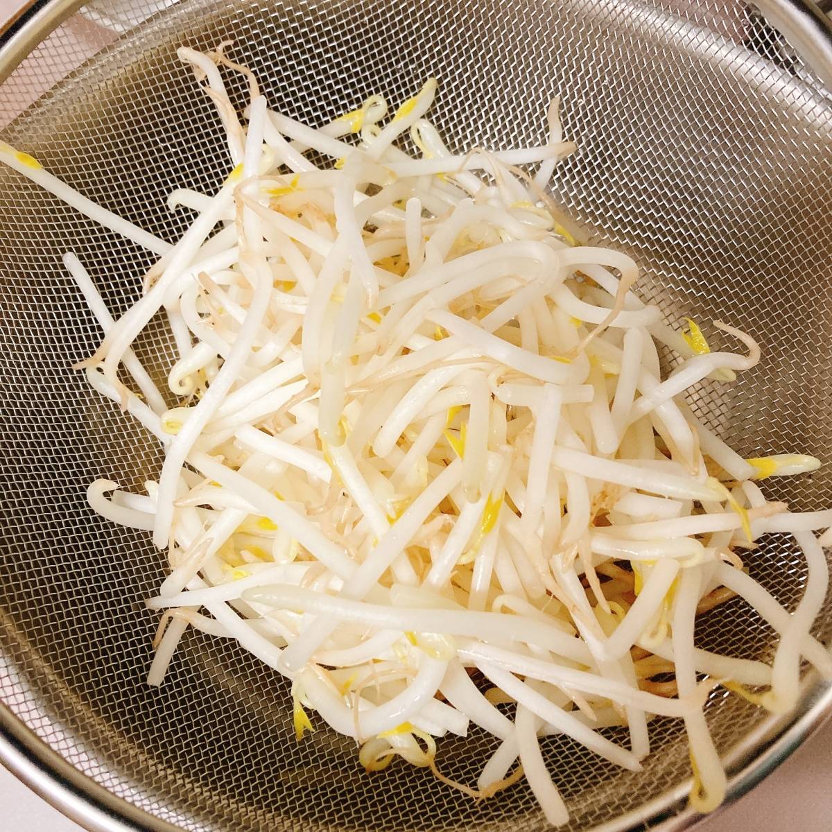 JAグループ公式の「もやしとパプリカわさび菜のツナドレッシングサラダ」のレシピ