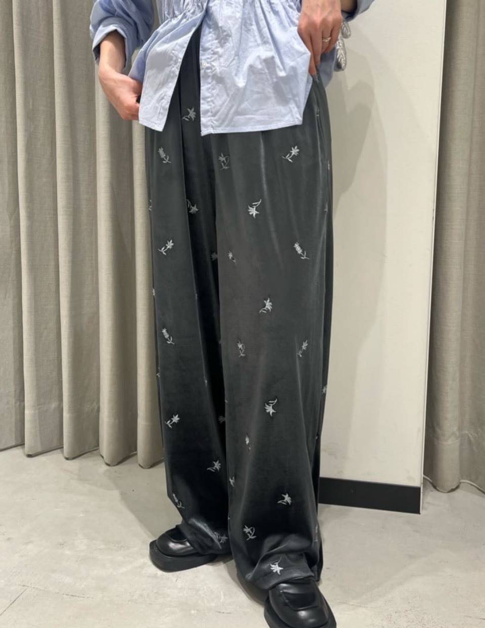 刺繍ベロアパンツ