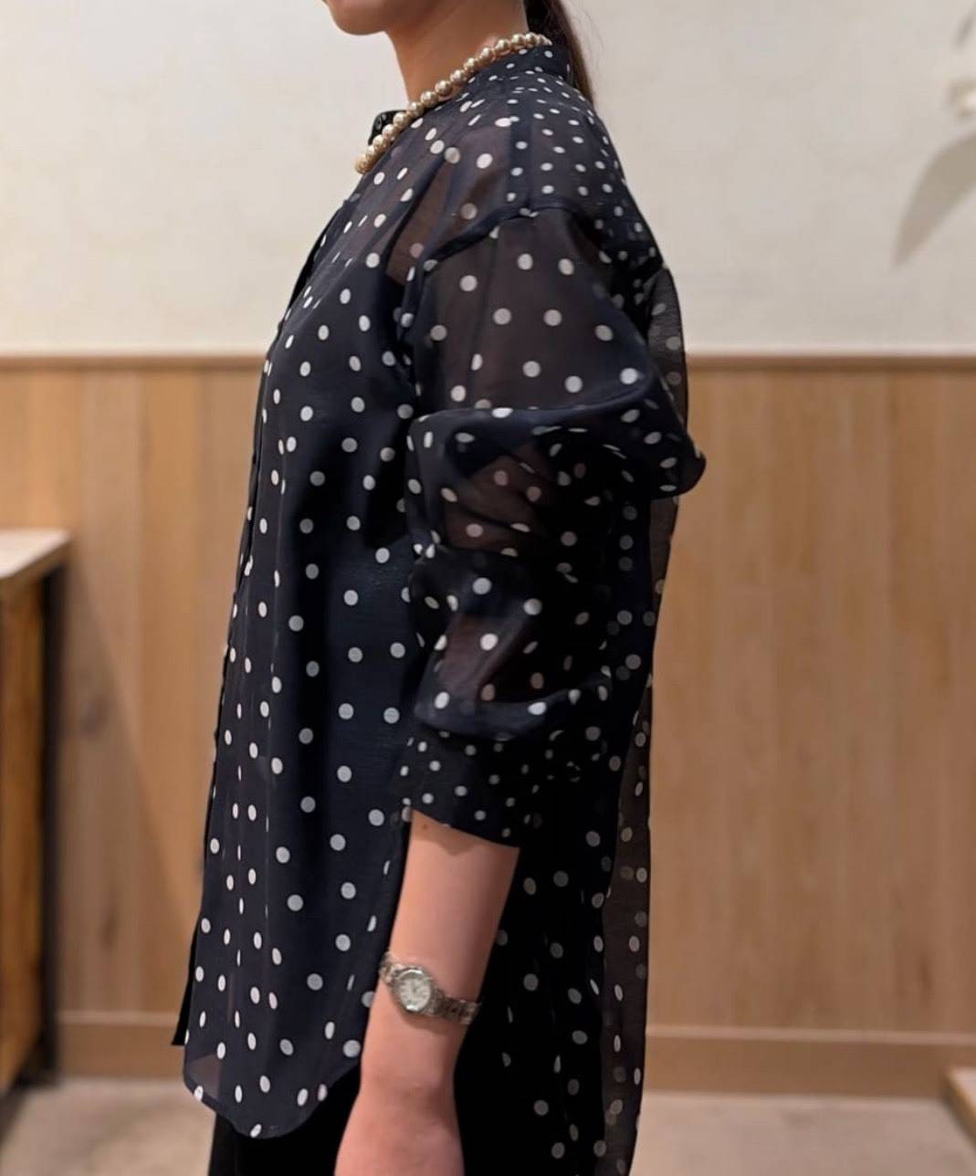 ドットのシアーブラウス