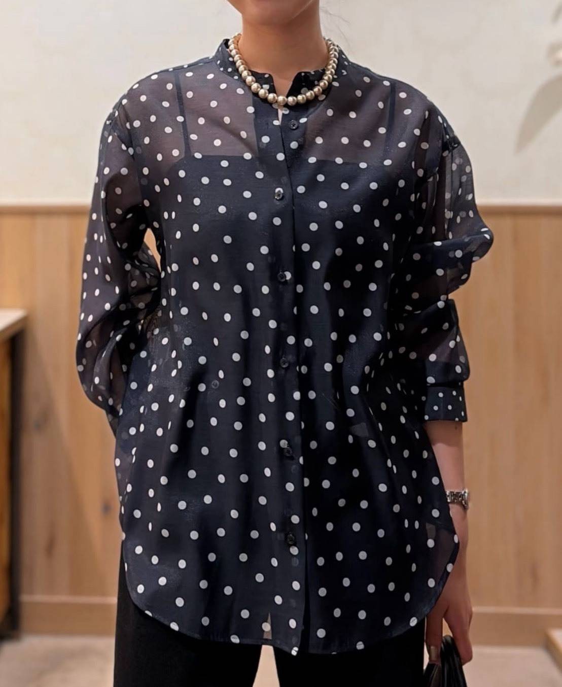 ドットのシアーブラウス