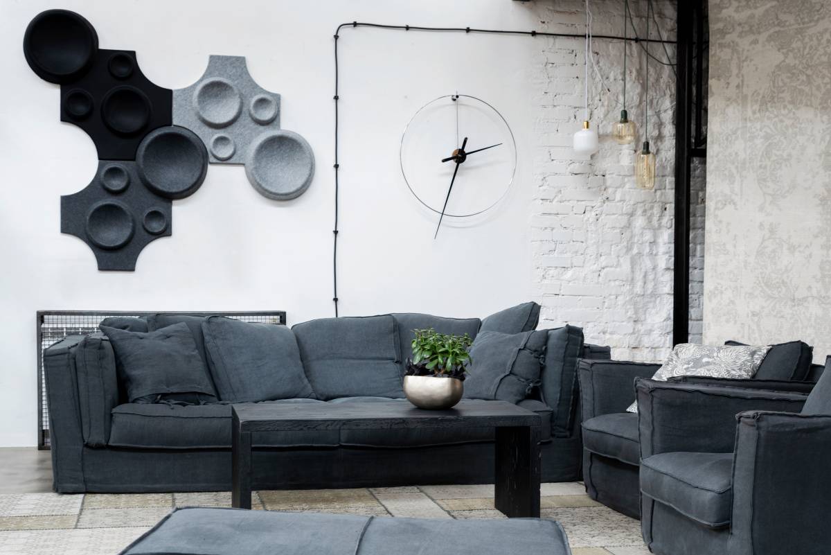 南東　人気運　下がる　黒　赤　家具