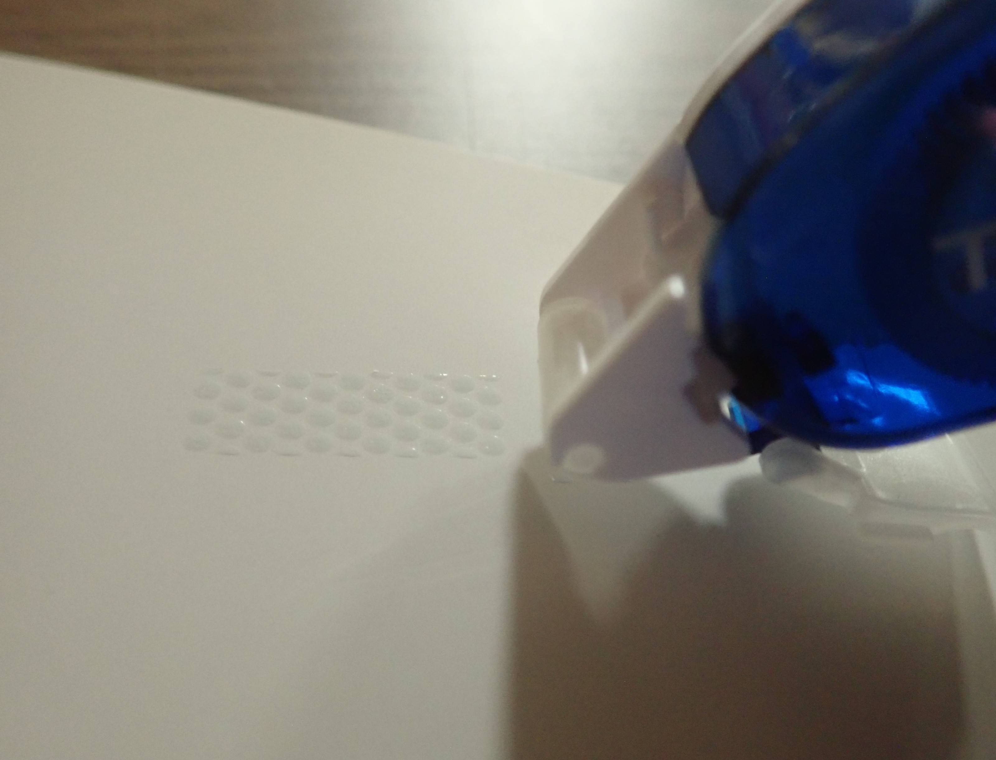 ダイソーのテープのり ドット柄