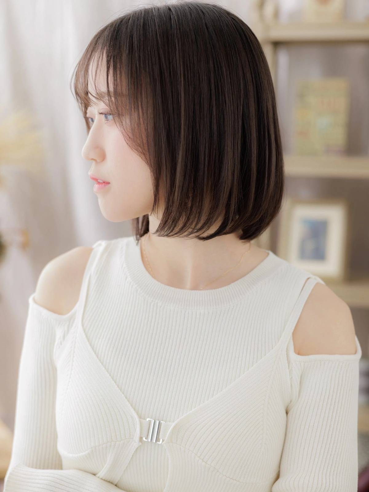 前下がりシルエットボブ