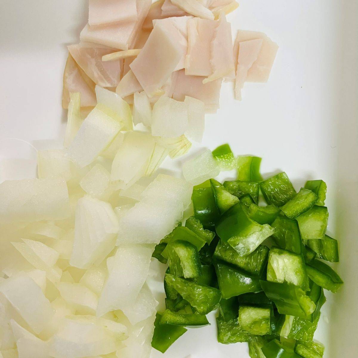 くらこん公式の「塩こんぶの玉ねぎチャーハン」のレシピ