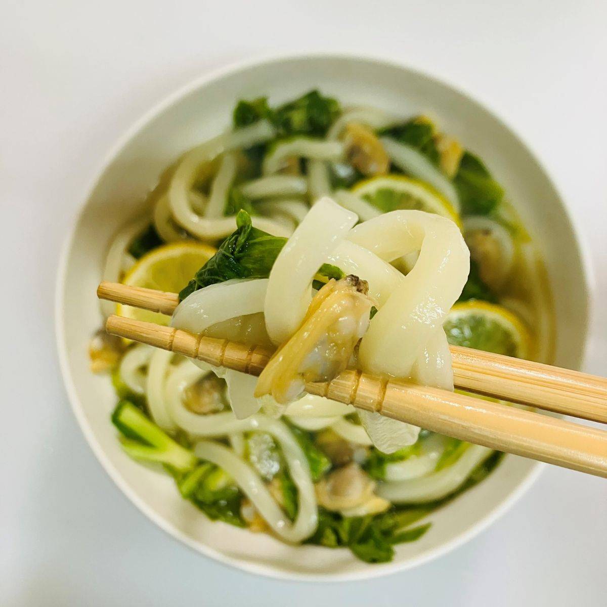 テーブルマーク公式の「あさりとクレソンの鍋うどん」のレシピ