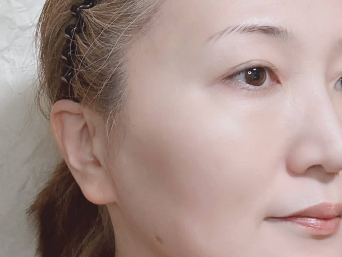 &nd by rom&nd アンドバイロムアンド Greige グレージュシリーズ コンフォートルースパウダー CL01クリア 塗布後 筆者顔