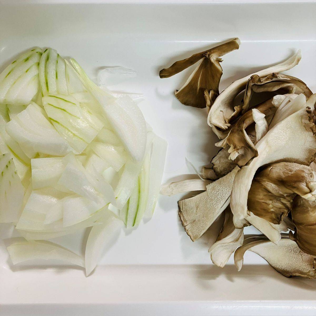 マルちゃん公式の「ビーフストロガノフ風焼そば」のレシピ