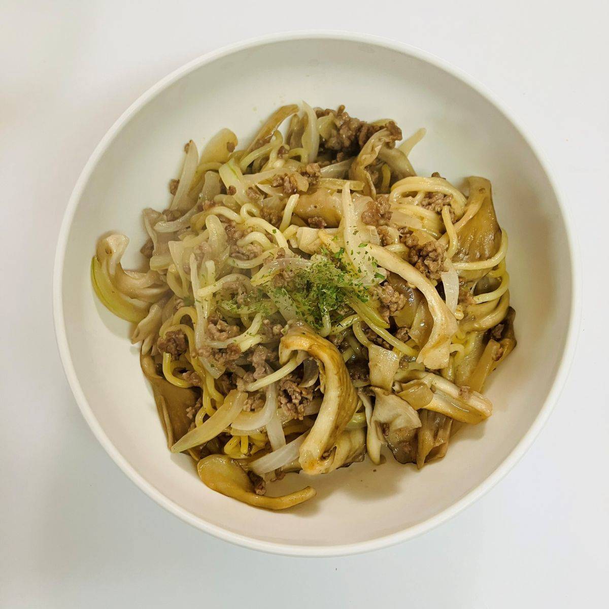 マルちゃん公式の「ビーフストロガノフ風焼そば」のレシピ