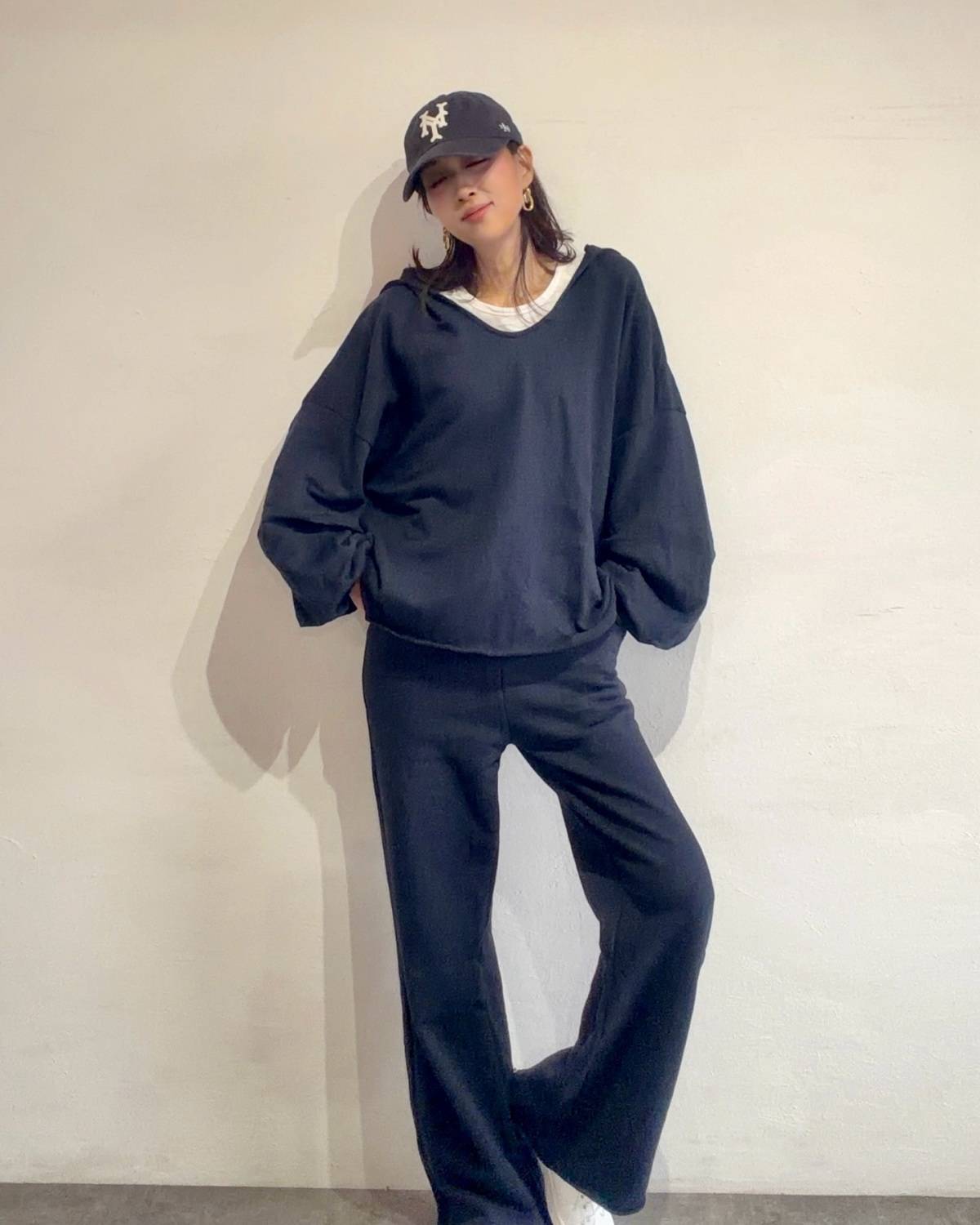 白をきかせたブラックコーデ