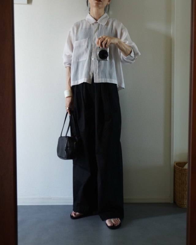 シアーシャツを使ったモノトーンコーデ